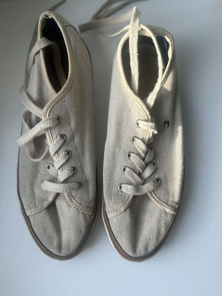 Tommy Hilfiger Damenschuhe: Beige brown trainers Tommy Hilfiger size 39 – Gebraucht aus Uster von Monika_OB