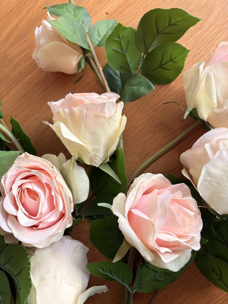 Alle Dekorationen: Artificial Rose Stems - Pink/White – Neu (gemäss Beschreibung) aus Oberengstringen von tal_t5f9 3