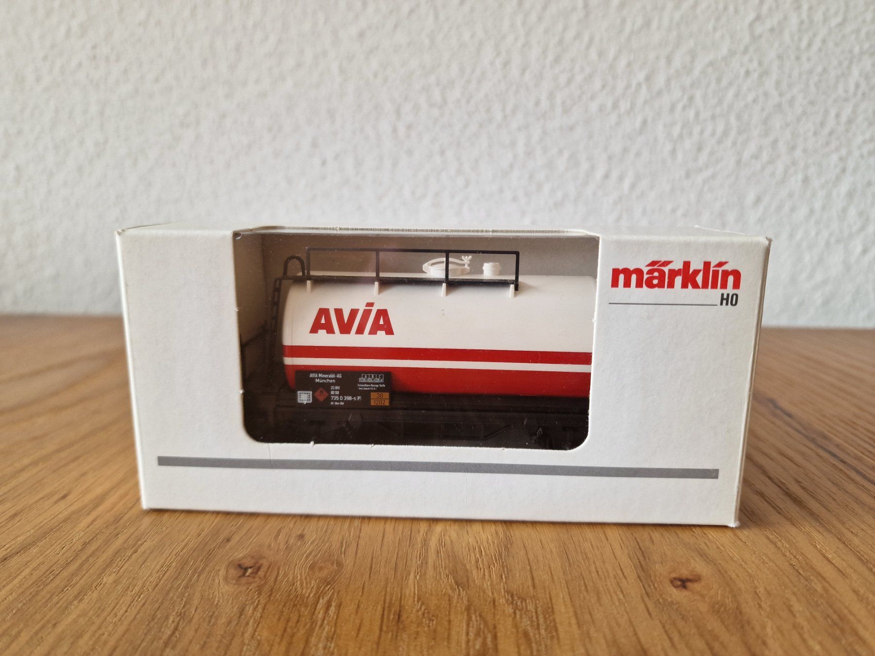 Märklin Modelleisenbahnen: Märklin Tankwagen AVIA H0 – Gebraucht aus Matten b. Interlaken von lor_hr9w 4