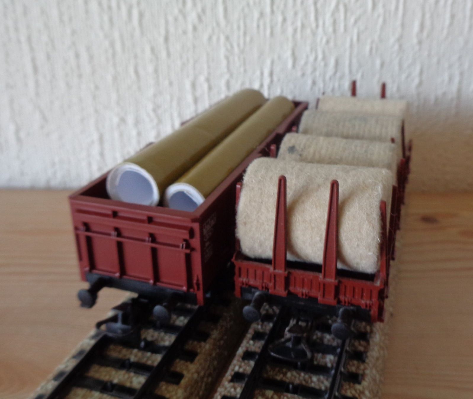 Märklin Modelleisenbahnen: Märklin, 2 Güterwagen mit Beladung, H0 – Gebraucht aus Arbon von lyres 3