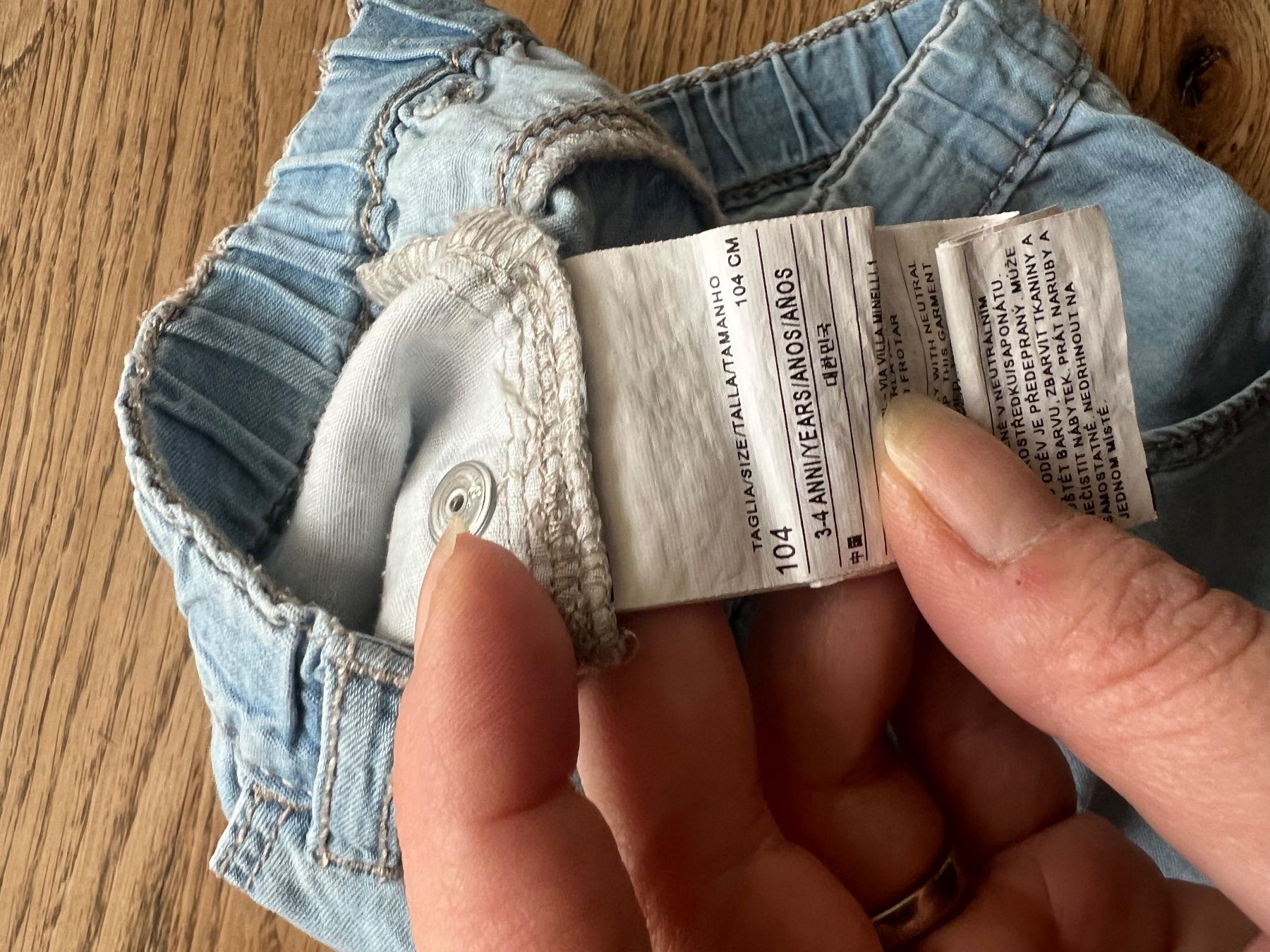 Benetton Pantaloni: Shorts Benetton 104 – Nuovo (secondo la descrizione) da Thun venduto da Siladi 2