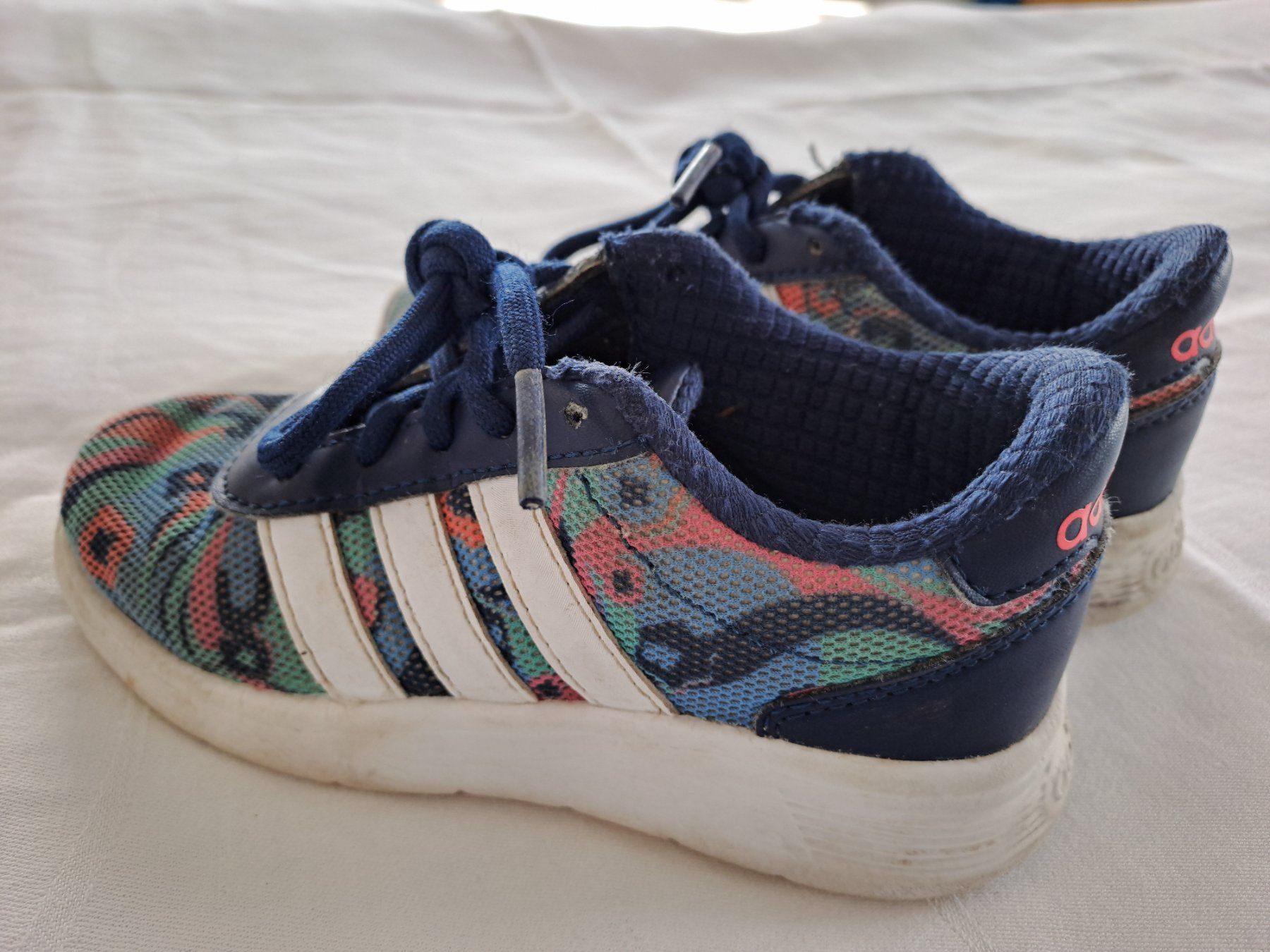 Adidas Scarpe per ragazzi: Adidas Sneakers / Turnschuhe Gr. 28 – Usato da Münsingen venduto da Mi-Lu 1