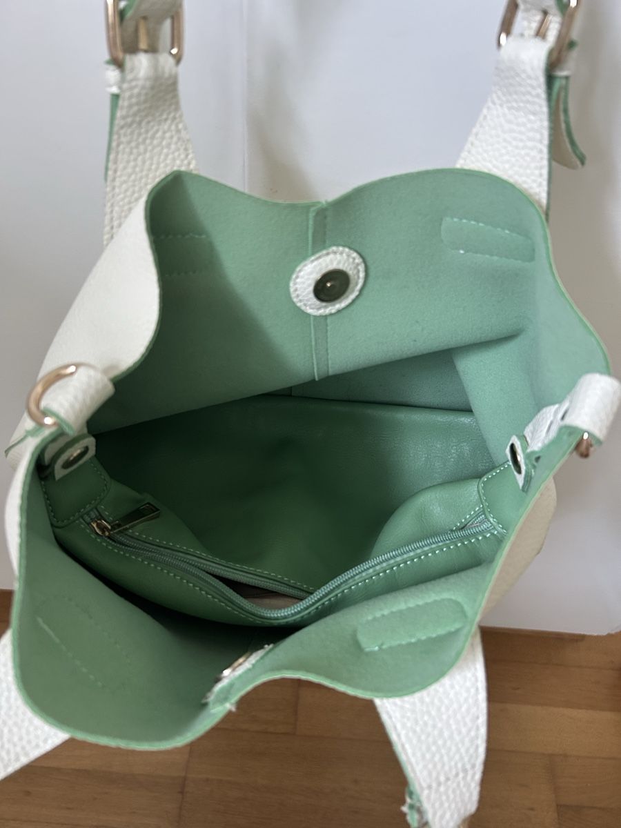 Borse da donna: Weisse Handtasche mit grünem Innenfutter – Usato da Bachs venduto da jok_8p6r 1