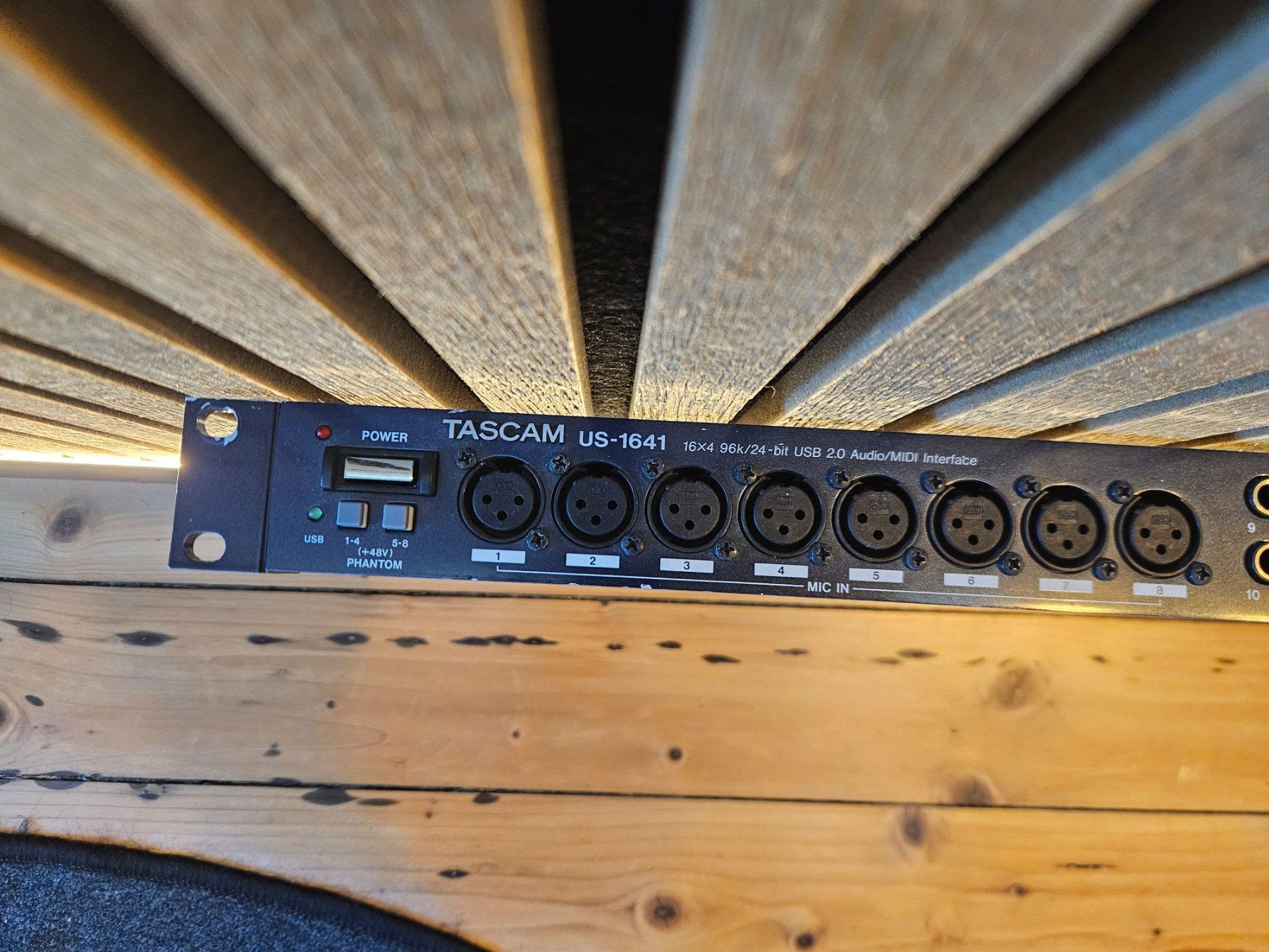 Convertitori: US-1641 16x4 Audio/MIDI Interface with USB 2.0 Technology – Difettoso da Bern venduto da wizotime 2