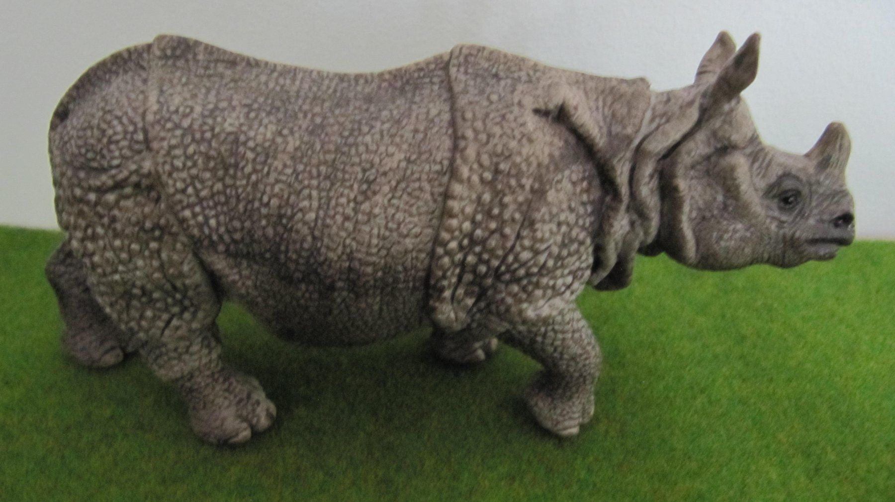 Spielzeuge: Schleich Panzernashorn mit Jungtier – Neu (gemäss Beschreibung) aus Brunnen von Kiwiland1 1