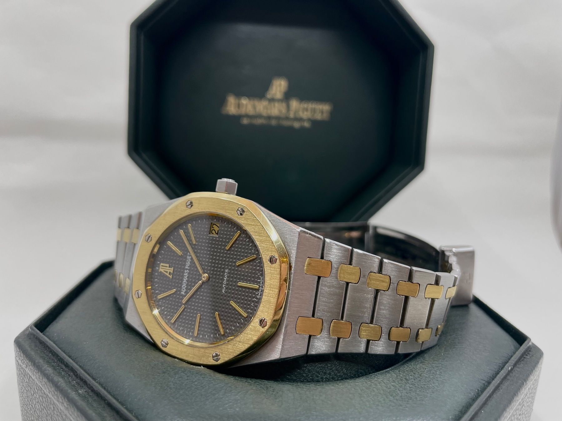 Audemars Piguet Orologi: Audemars Piguet Royal Oak Jumbo – Usato da Zürich venduto da Centralwatches