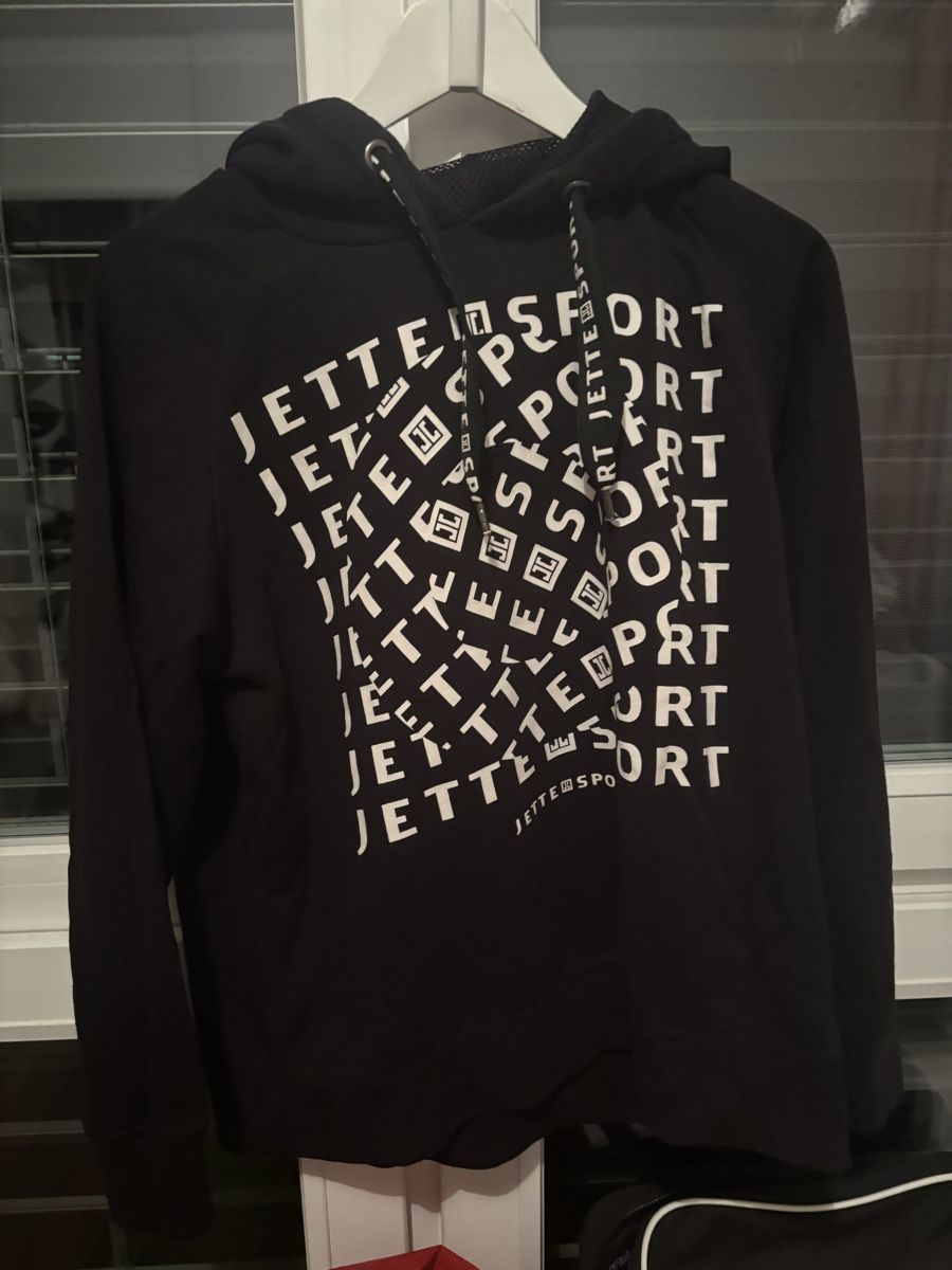 Pullover & Sweatshirts: Hoodie Pullover – Gebraucht aus Arbon von Ursula_566