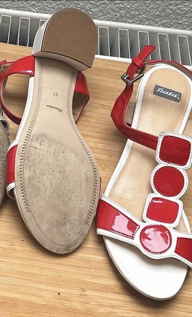 Scarpe da donna: Rote Bata Sommerschuhe – Usato da Grafenried venduto da hollywoodprincess 1