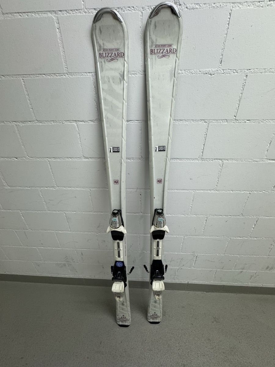 Blizzard Sci: Blizzard Seven Point Zero Ski, 153 cm, mit IQ-Bindung – Usato da Jona venduto da sarina1230_