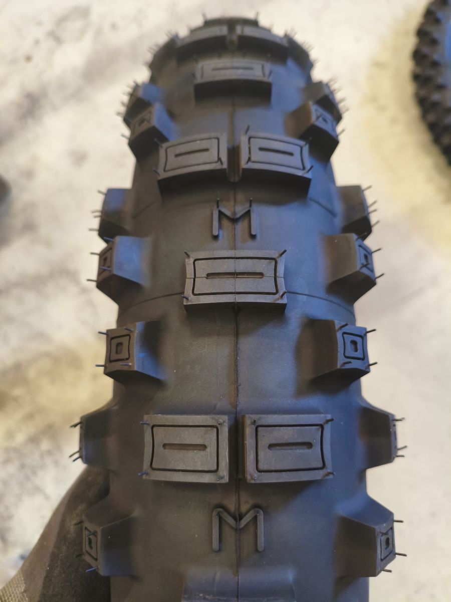 Pneus & Kompletträder: Michelin Enduro Medium 140/80-18 – Neu (gemäss Beschreibung) aus Beinwil (Freiamt) von Auf-lager