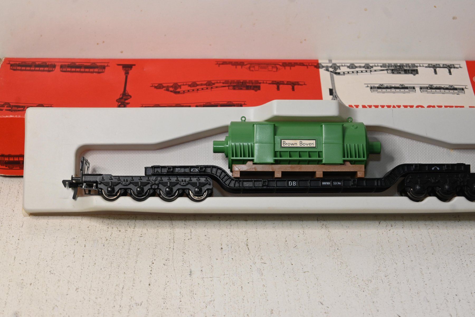 Fleischmann Modellini di ferrovie: Güterwaggon mit Transformator Brown Boveri FLM HO/DC OVP – Usato da Laupen ZH venduto da Zmoewe 1