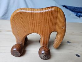 Holzelefant auf Rollen, Länge 16cm