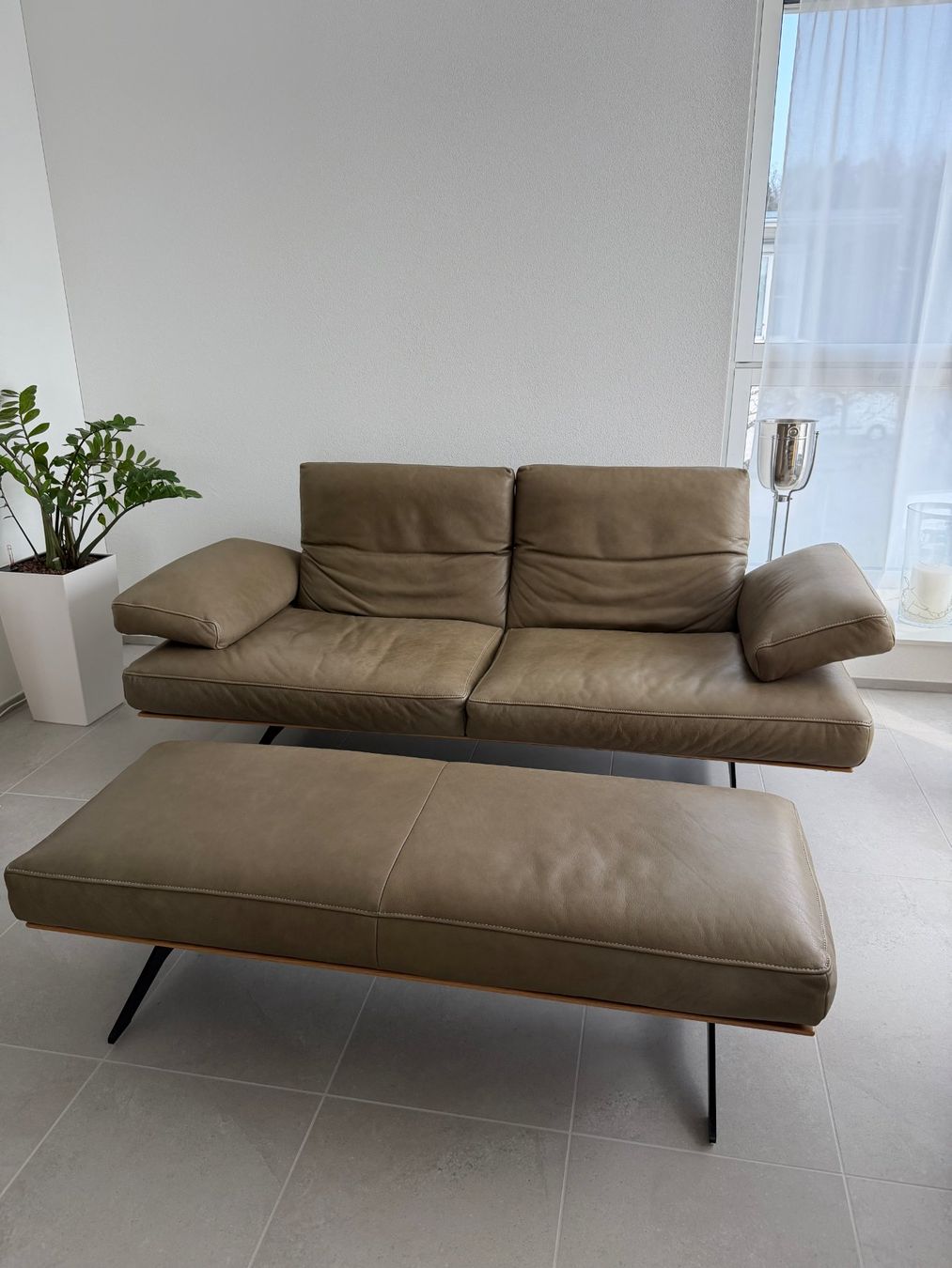 Divani: Leder-Garnitur DSIGN Fatilo (2x Sofa + Hocker) Wildeiche – Usato da Aarau Rohr venduto da HappyKoala 1
