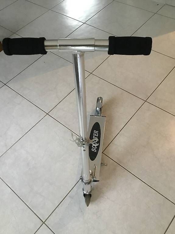 Scooter: Guterhaltener Roller  ( kein e-Roller ) – Usato da Fisibach venduto da zebra17 1