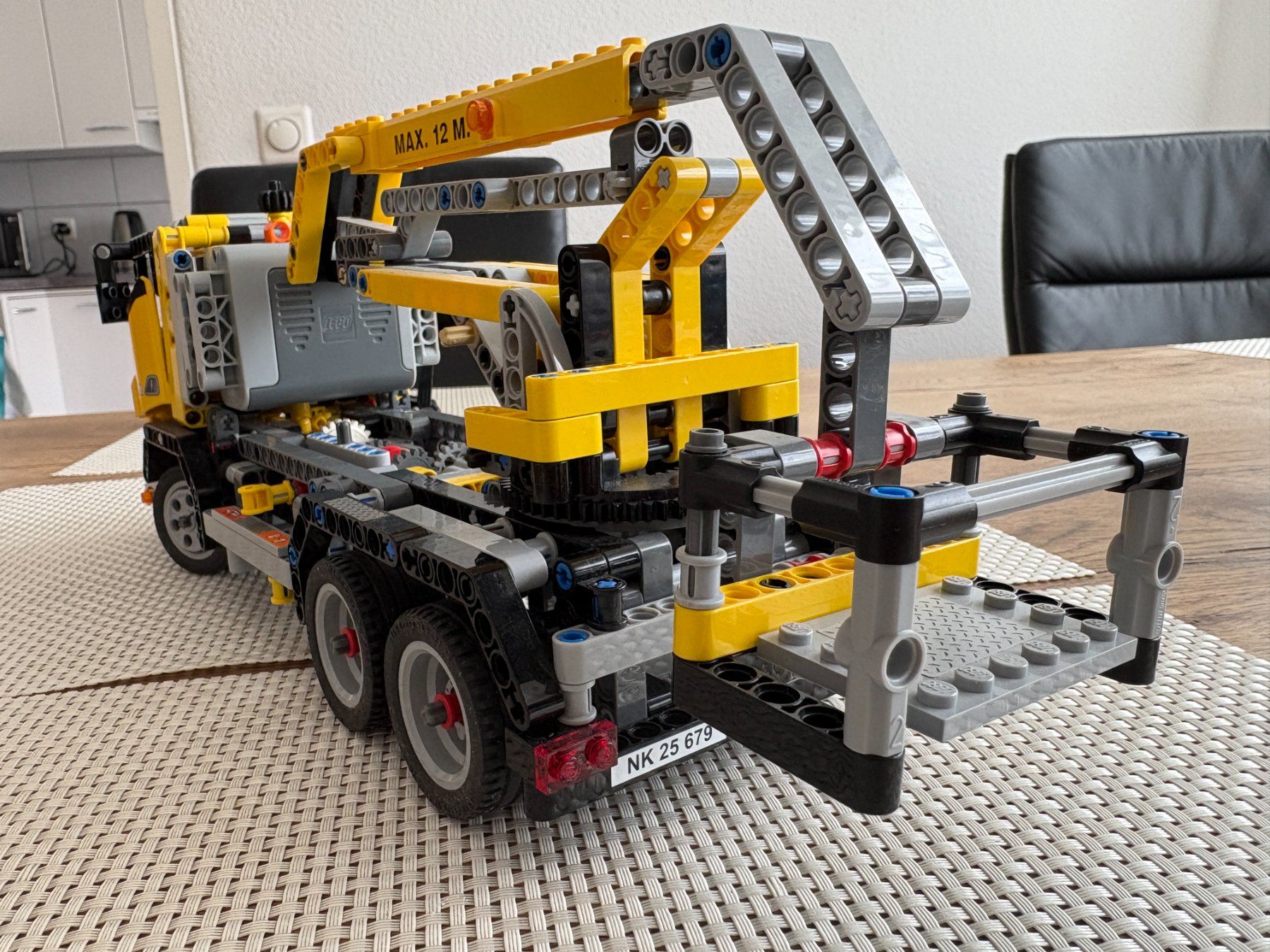 Lego Spielzeuge: Lego Technik 8292 Truck mit Hebebühne – Gebraucht aus Buochs von Techtelmechtel 3