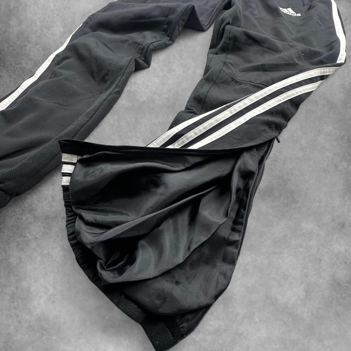 Adidas Completi, tute sportive e funzionali: Adidas tracksuit blue/black – Usato da Erlinsbach SO venduto da TogaResell 5