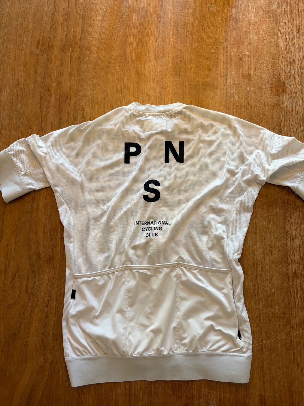 Pas Normal Studios Canottiere & Pantaloni: Pas Normal Studios Mechanism Jersey weiss gebraucht – Usato da Zürich venduto da leojab 1
