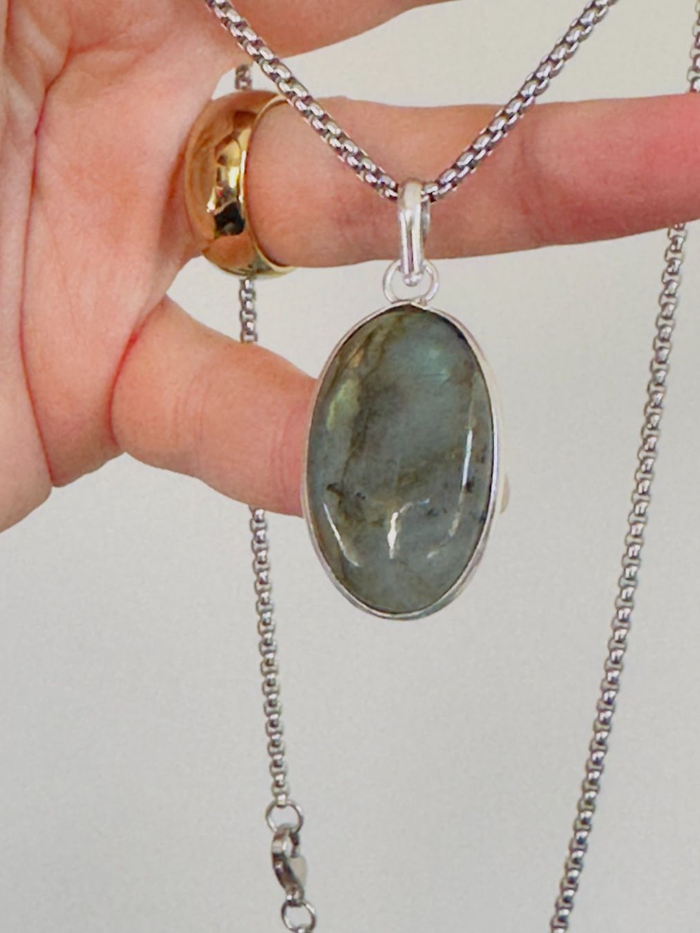 Ketten: Fashionable labradorite necklace – Neu und originalverpackt aus Genève von AGBERG 3