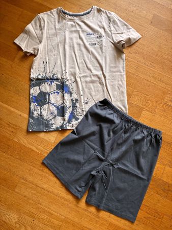Tolles Pyjama Gr. 128, Neu