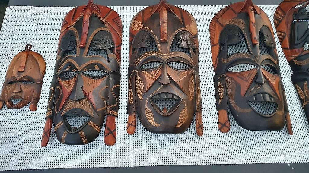 Art international: Holzmasken aus Afrika – D'occasion à Flawil par minggeli83 1