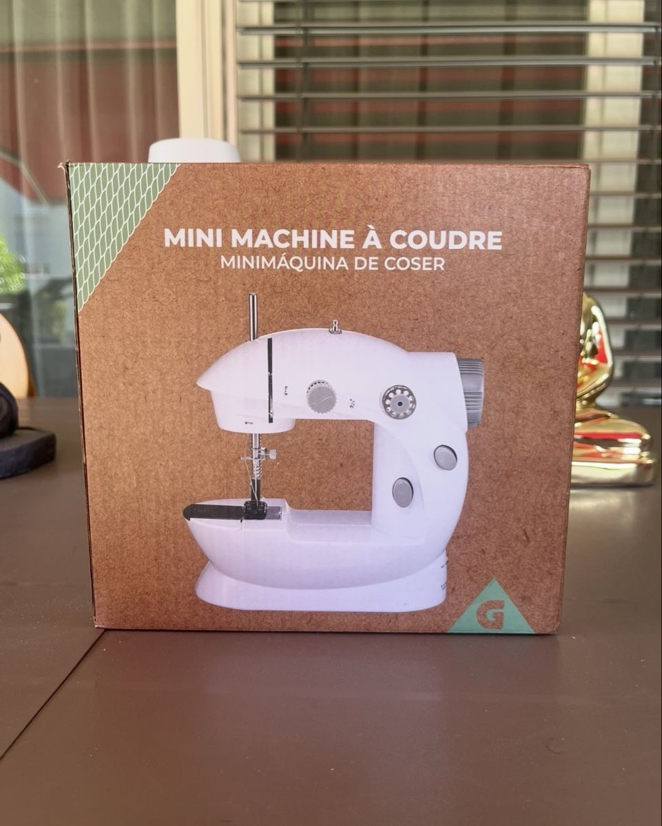 Macchine da cucire: Mini machine à coudre avec essentiels – Nuovo e nell'imballaggio originale da Villars-sur-Glâne venduto da maeva_polesports