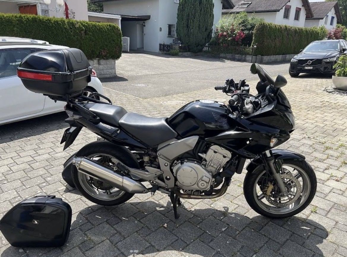 Honda Strada: Honda CBF 1000A Inkl. Topcase/Seitenkoffer – Usato da Biel/Bienne venduto da Monroe222