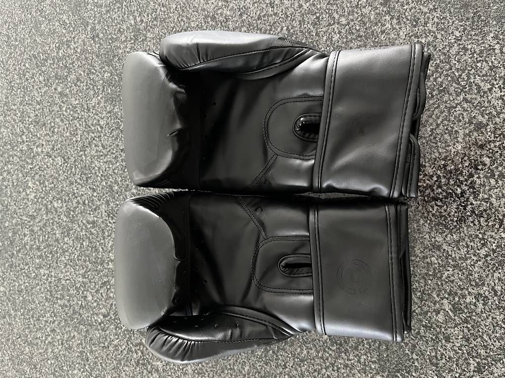 Venum Handschuhe & Handstulpen: Boxhandschuhe Venum (Damen) – Neu (gemäss Beschreibung) aus Hinwil von Celine_2124 1