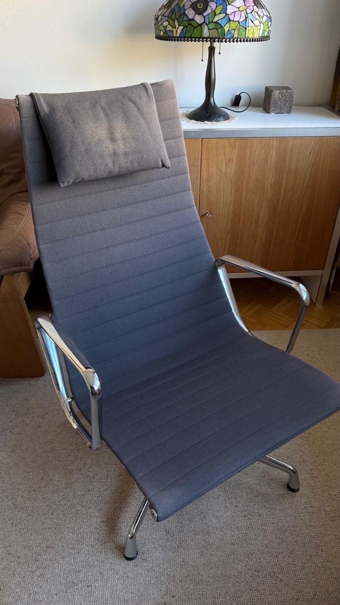 Vitra Poltrone: Vitra Eames EA124 Lounge Chair – Usato da Basel venduto da lau_j25k 5