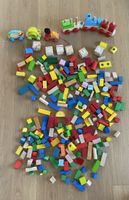 Holzbausteine und Züge, bunt, gebraucht