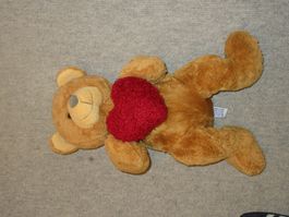Neuwertiger Teddy Plüschbär mit Herz
