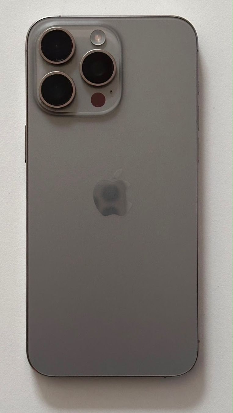 Apple Telefoni cellulari / Smartphones: Iphone 15 Pro Max, Zustand einwandfrei – Usato da Wangen b. Olten venduto da luc_hyy9