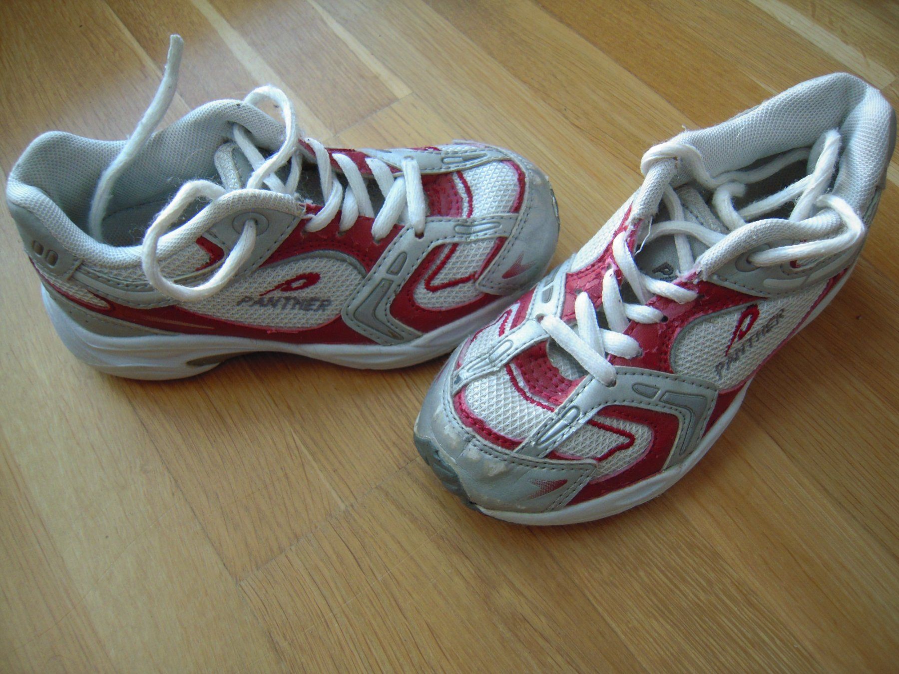 Schuhe für Jungen: Turnschuhe Gr 28 – Gebraucht aus Uzwil von visions77