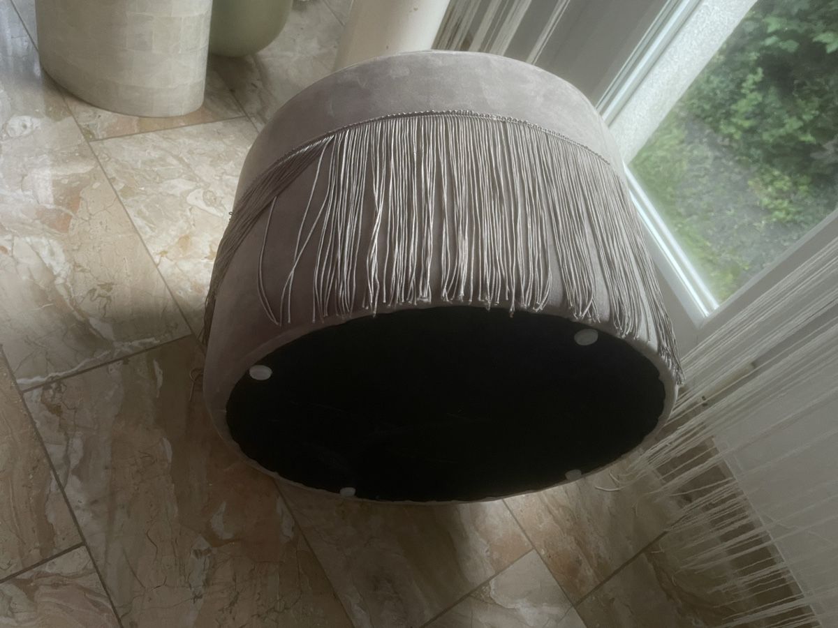 Hocker: Trendiger Pouf Sitzhocker mit Fransen grau – Gebraucht aus Dietikon von Nieselchen 4