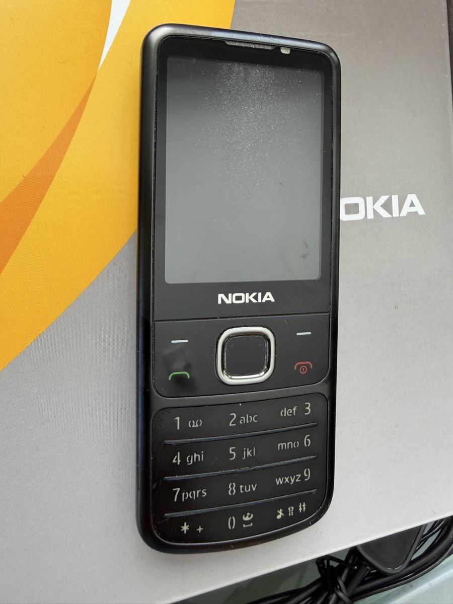 Nokia Telefoni cellulari / Smartphones: Nokia Handy 6700 mit Ladekabel – Usato da Würenlingen venduto da Sarasota03 1