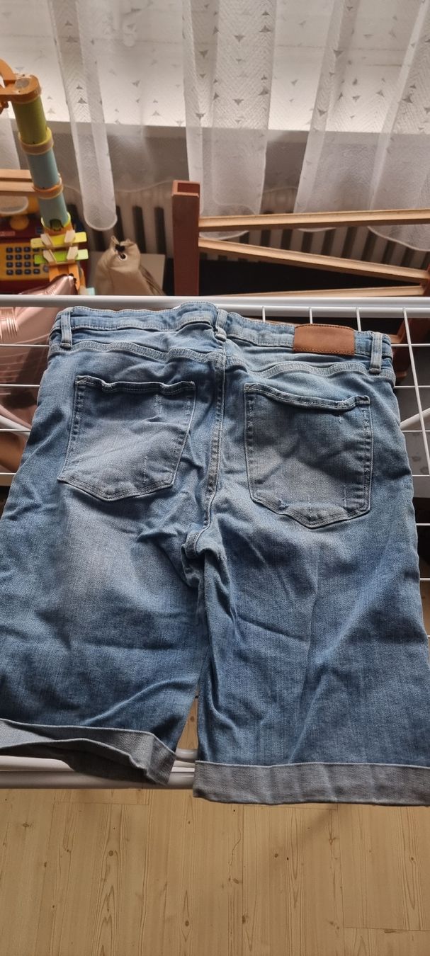 H&M Jeans: LO.G.G. Jeans Shorts, Denim, Gr. 32 – Gebraucht aus Rupperswil von greenangel4 1