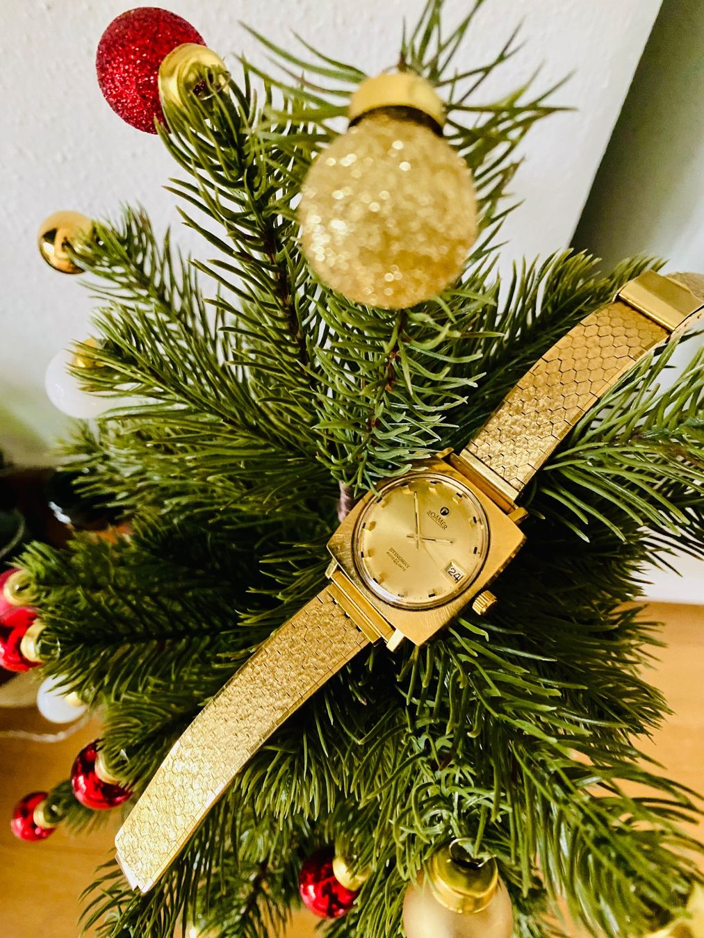 Roamer Uhren: Roamer Stingray Roto 44 Date - Gold nugget style – Gebraucht aus Küsnacht ZH von Pedramy 5