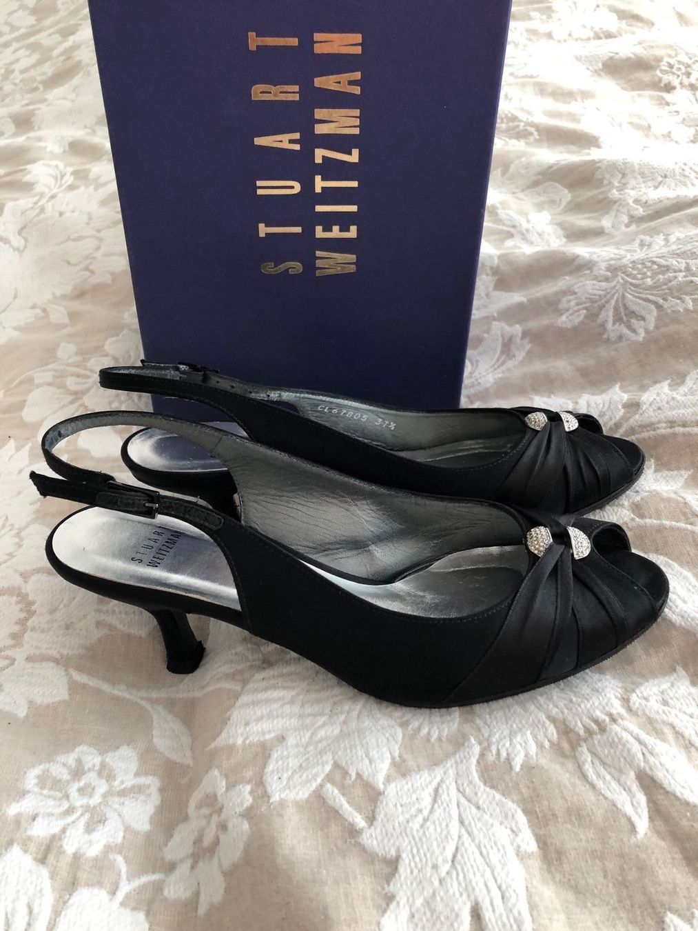 Stuart Weitzman Scarpe da donna: Stuart Weitzman Satin Slingbacks – Nuovo (secondo la descrizione) da Zürich venduto da erica72 1