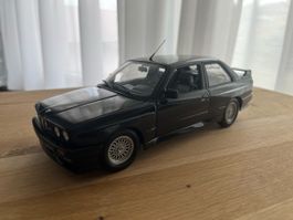 BMW M3 e30 Street 1987 1/18 Minichamps