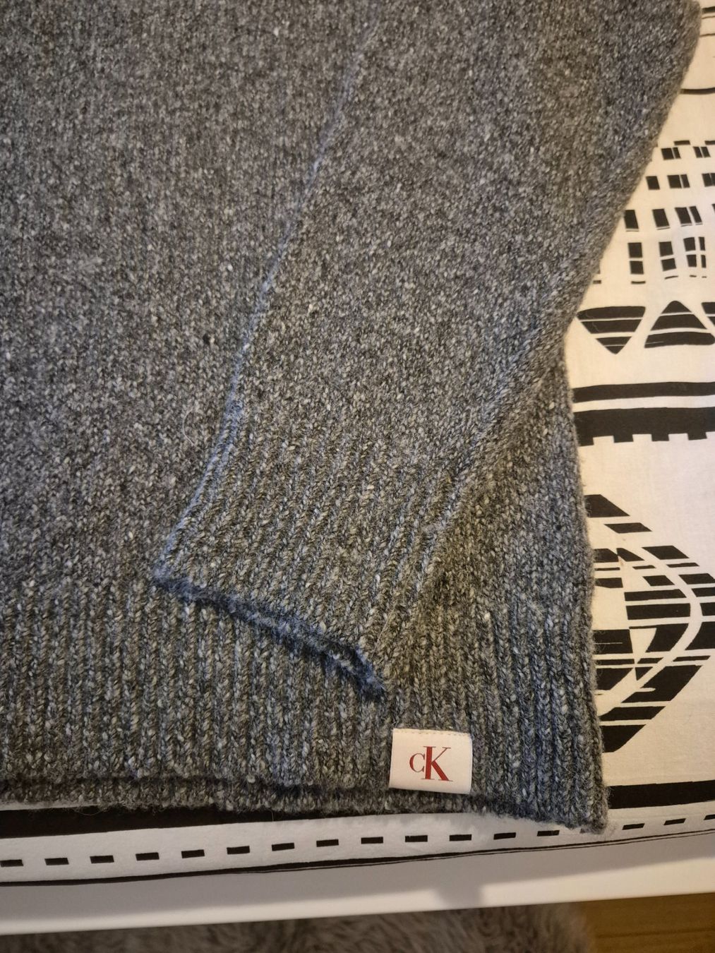 Calvin Klein Maglioni & Felpe: Pull Calvin Klein Jeans gris taille M neuf – Nuovo e nell'imballaggio originale da Genève venduto da Talhinho 1