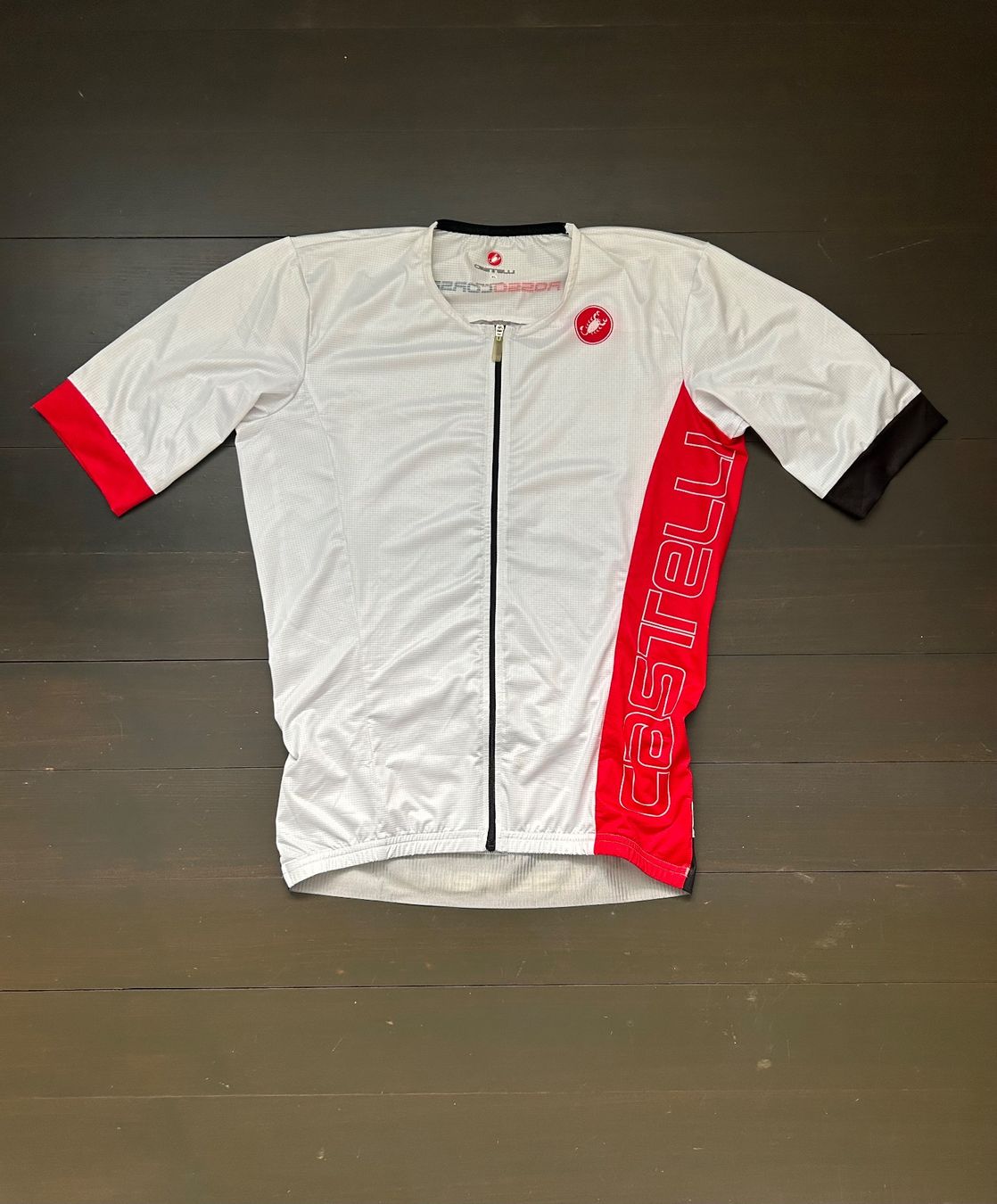 Castelli Canottiere & Pantaloni: Castelli maillot cycliste/triathlon – Usato da Bern venduto da CarolineSey