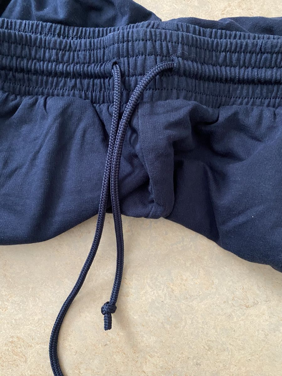Kleiderpakete: Kapuzenjacke und Sweathose in Grösse S – Gebraucht aus Ennenda von cal_pn6x 4