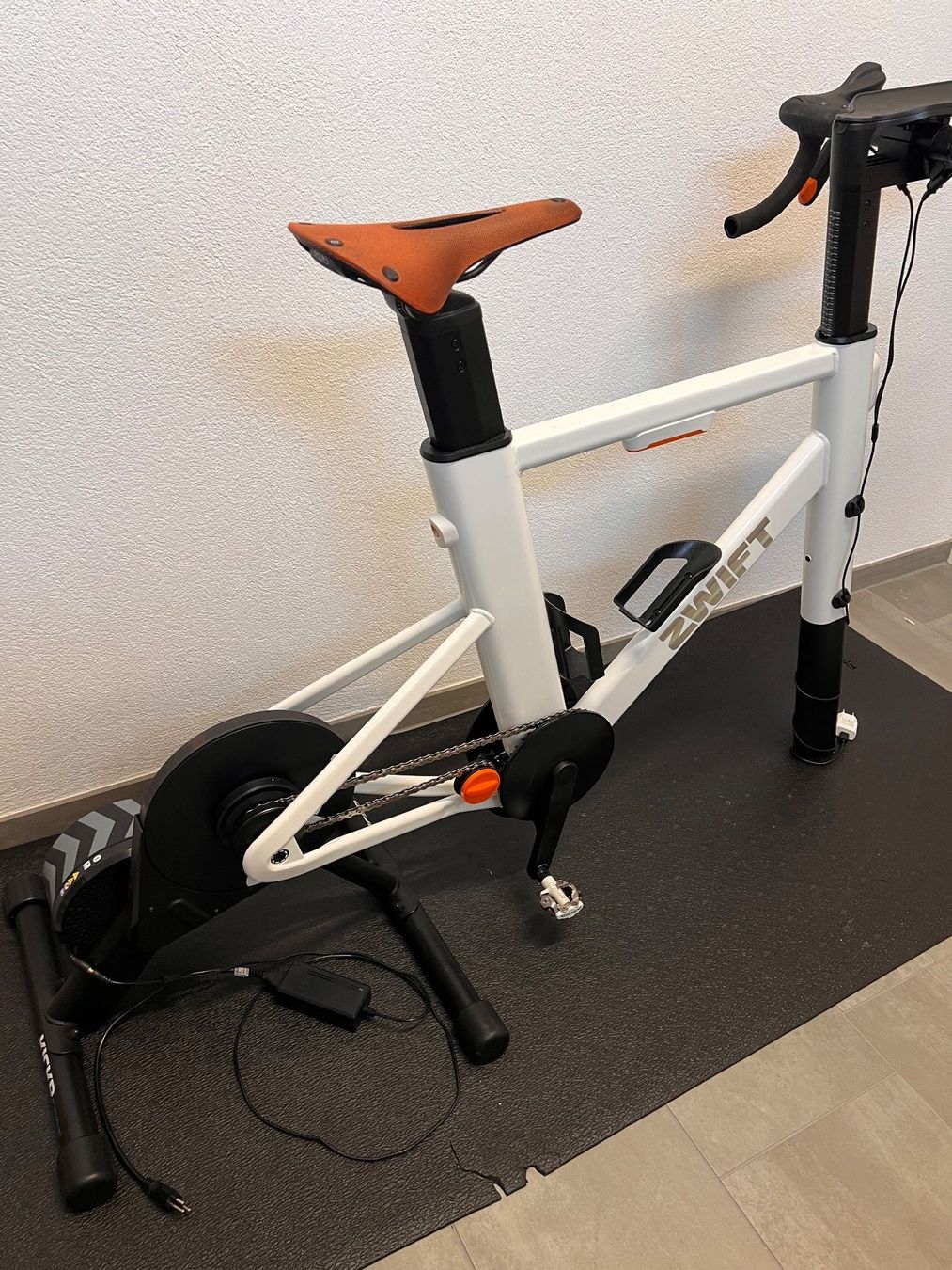 Zwift Hometrainer: Zwift Ride mit KICKR CORE 2 – Usato da Schaffhausen venduto da Nanaimo 1