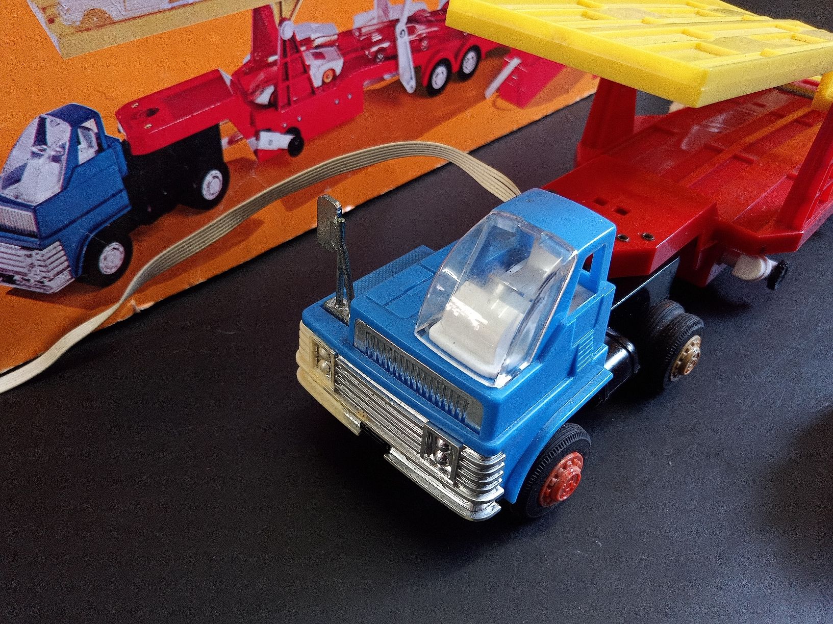 Giocattoli: Mini Car Transporter Battery Powered - Spielzeug – Difettoso da Reiden venduto da Zofi-Brocki 4