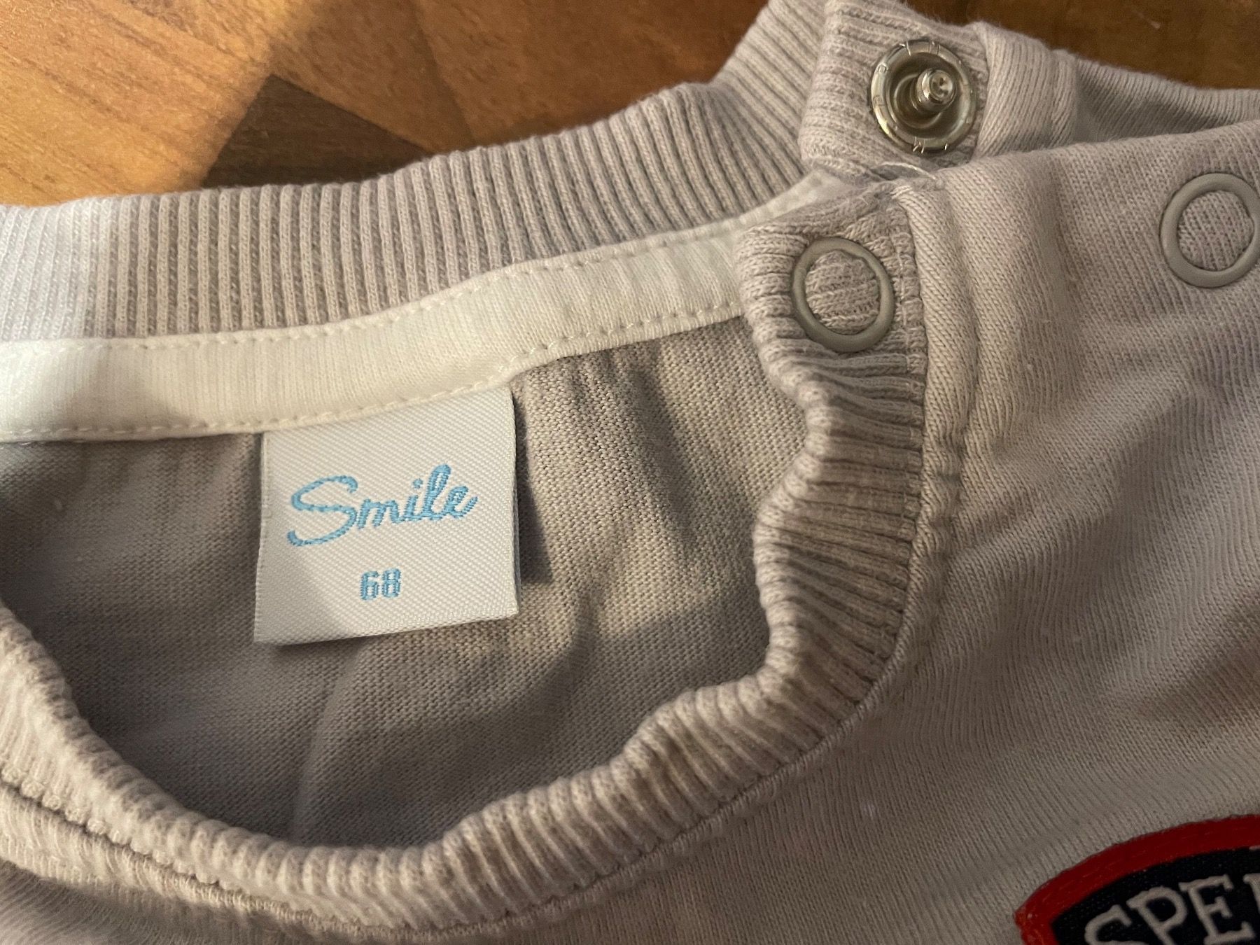 Hemden, Tops & T-Shirts: T-Shirt von Smile Grösse 68 – Gebraucht aus Goldswil von Fisel 3
