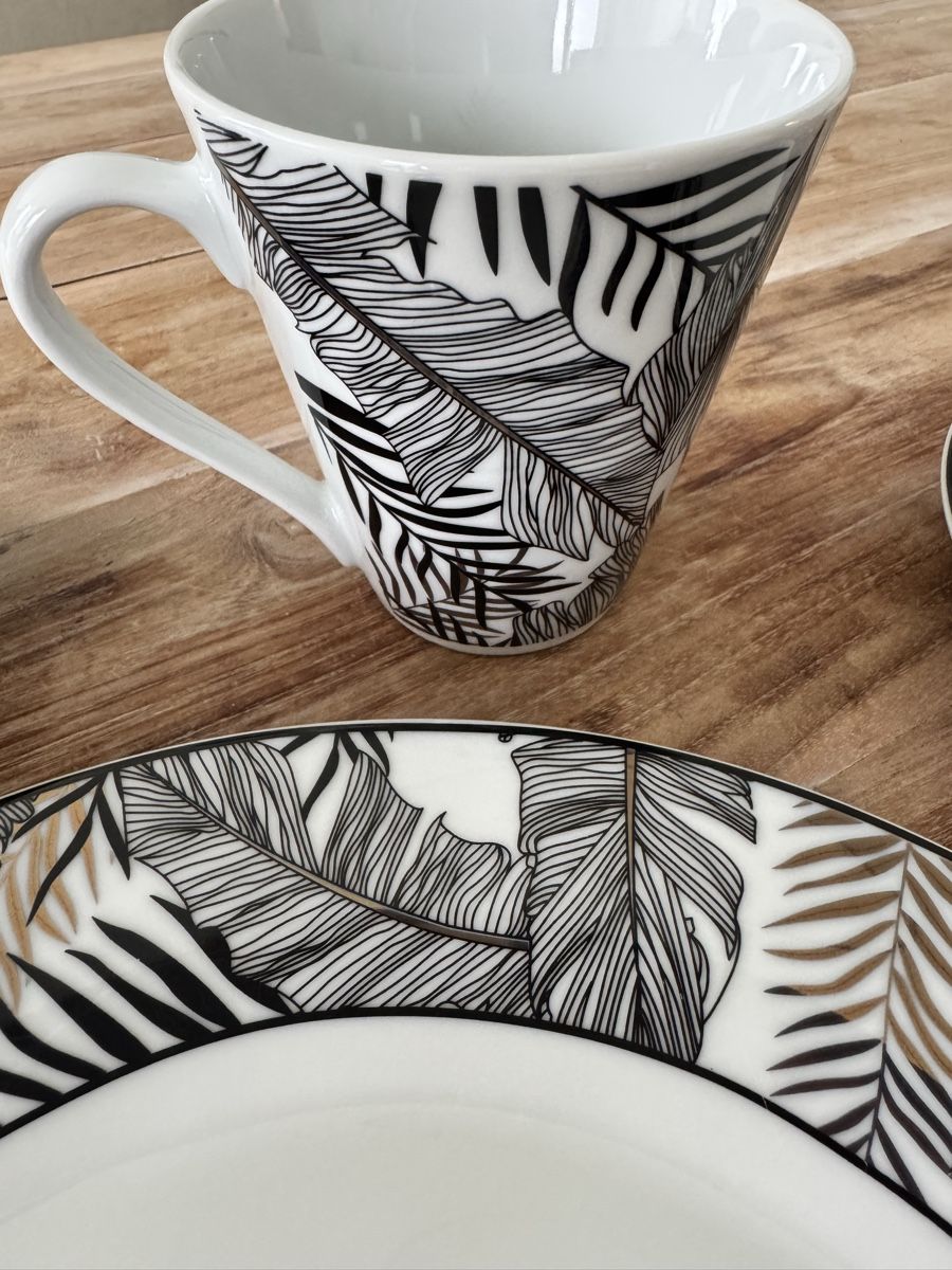 Set di piatti: Geschirr-Set mit Blätter Design, 4-teilig – Usato da Beckenried venduto da BaMe84 3