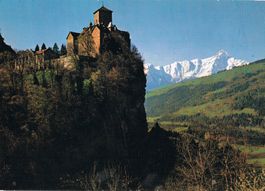 Schloss Ortenstein (Domleschg) mit Piz Beverin