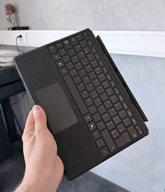 Tablettes PC: Microsoft Surface Pro, 11. Gen. mit Tastatur+Stift – D'occasion à Muttenz par RolandTojzan 1