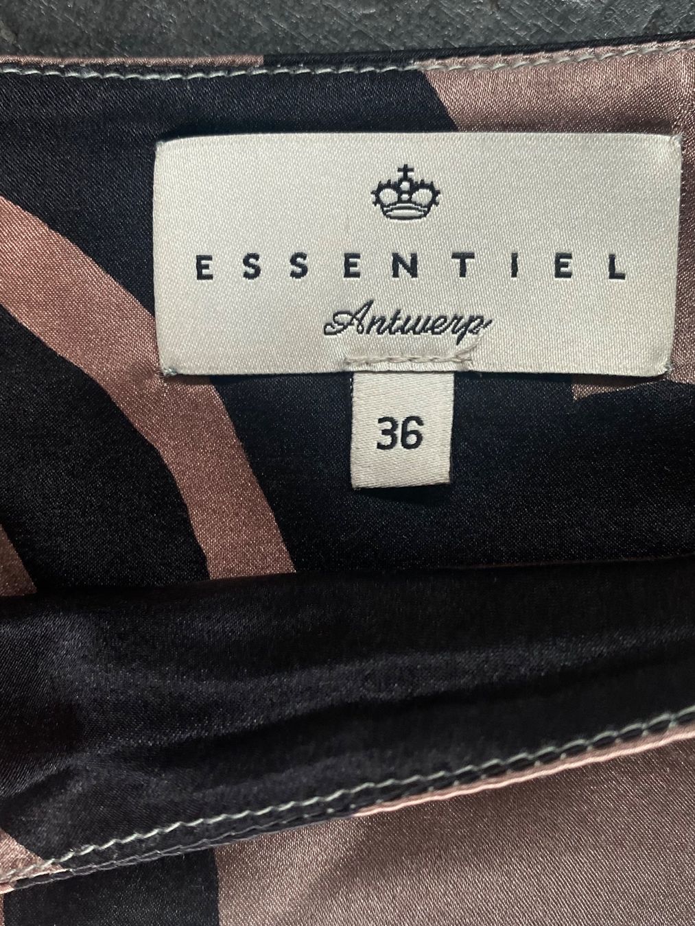 Essentiel Antwerp Röcke: Wunderschöner Jupe von Essentiel Antwerp 36 – Gebraucht aus Chur von simhofstr 4