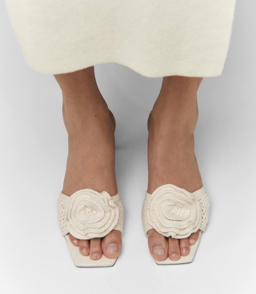 Mango Damenschuhe: MANGO süsse Sandale mit Häkelblume - neu - – Neu (gemäss Beschreibung) aus Jona von vanessasupermarket20 1