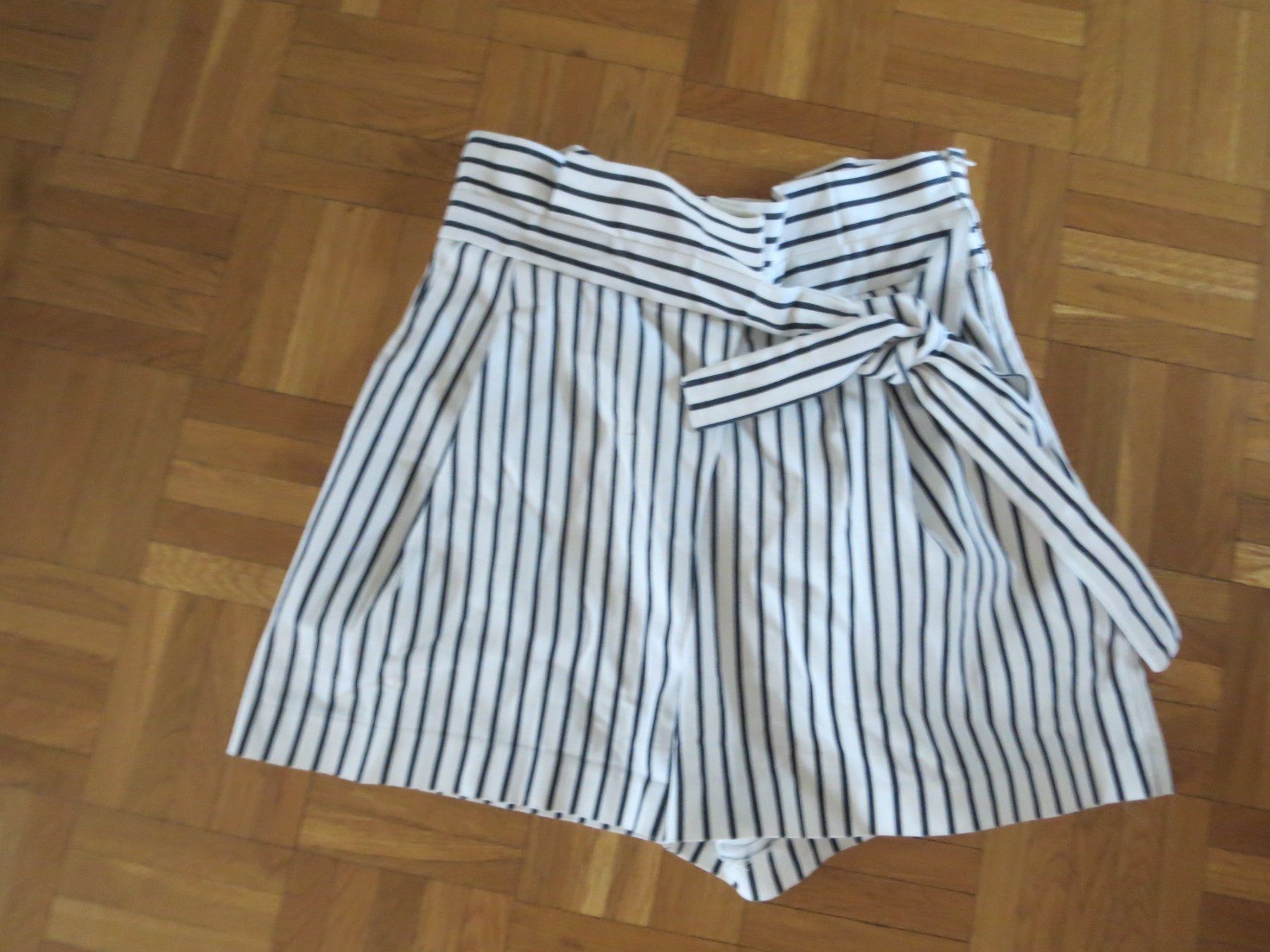 Zara Pantaloni: lässige Damen Shorts /Gr. XS – Usato da Wallisellen venduto da Arvenstube